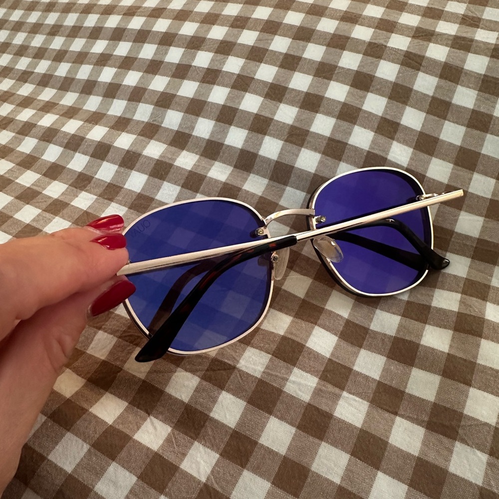 Quay Australia Purple Gradient Rimless Sunglasses - Picture 2 of 5